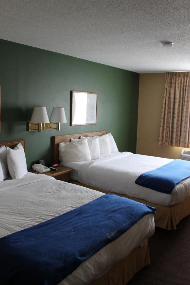 Queen Room with Two Queen Beds - Non-Smoking interior